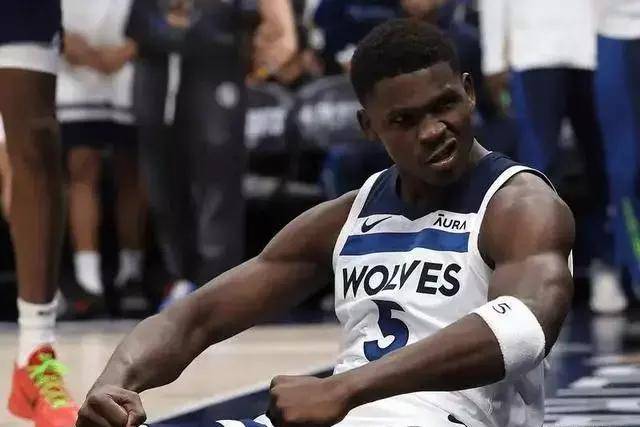 拉菲尼亚本赛季西甲14轮8球 距个人纪录还差3球